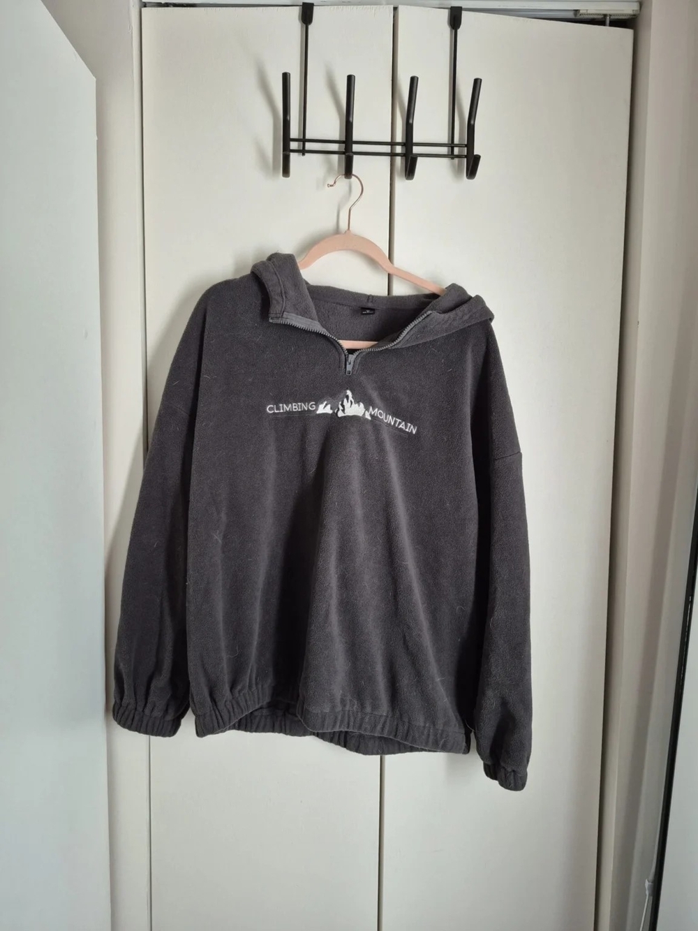 Climbing Mountain Grey Crewneck Hooded Pullover Sweater